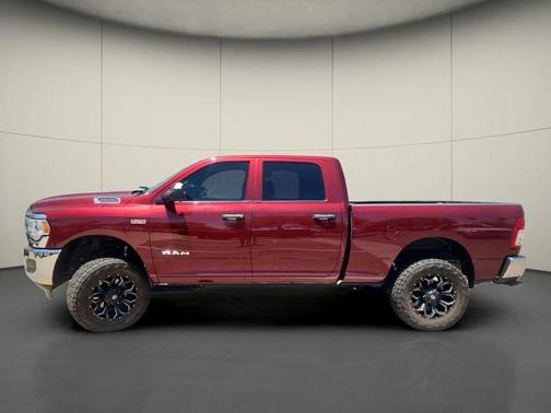 Delmonico Red Pearlcoat 2022 RAM 2500 Tradesman Crew Cab 4x4 6'4' Box