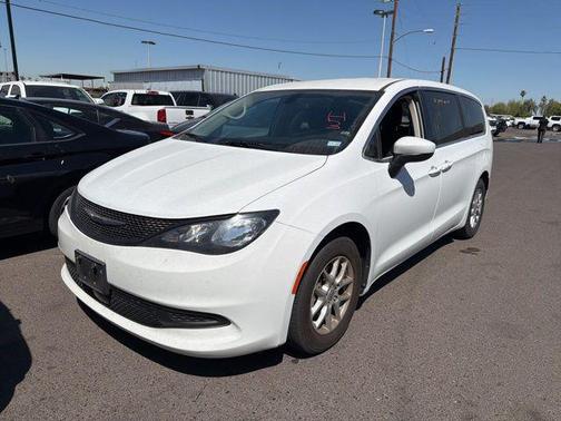 2022 Chrysler Voyager LX