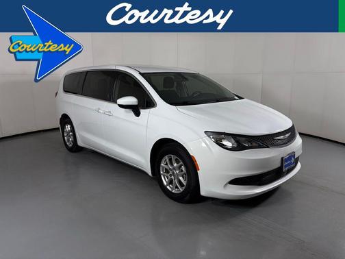 Bright White Clearcoat 2022 Chrysler Voyager LX