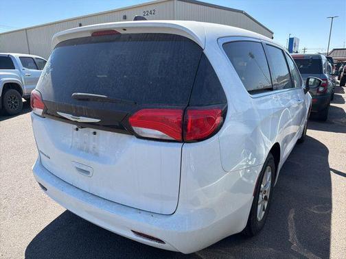 2022 Chrysler Voyager LX