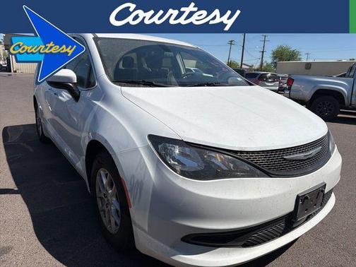 2022 Chrysler Voyager LX