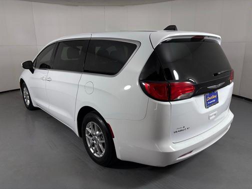 Bright White Clearcoat 2022 Chrysler Voyager LX