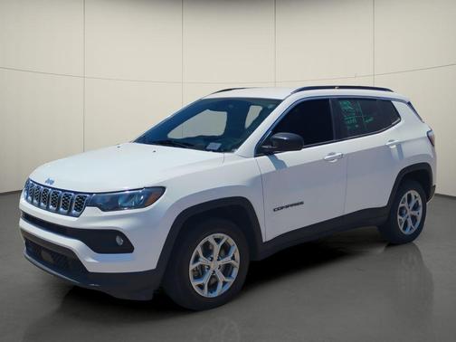 Bright White Clearcoat 2024 Jeep Compass Latitude