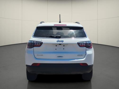 Bright White Clearcoat 2024 Jeep Compass Latitude