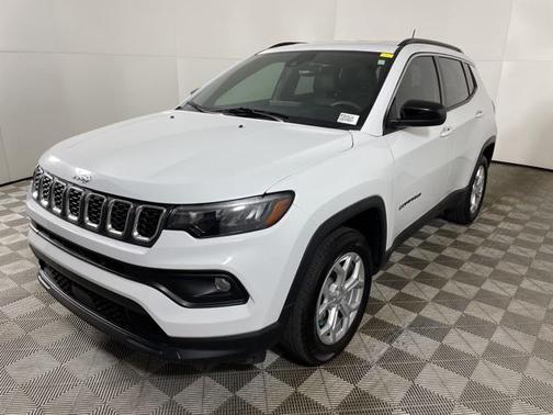 Bright White Clearcoat 2024 Jeep Compass Latitude