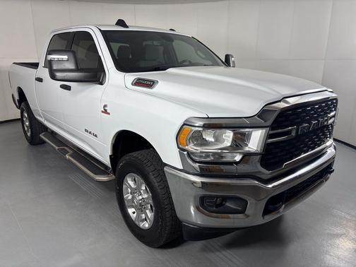 Bright White Clearcoat 2023 RAM 2500 Big Horn Crew Cab 4x4 6'4' Box