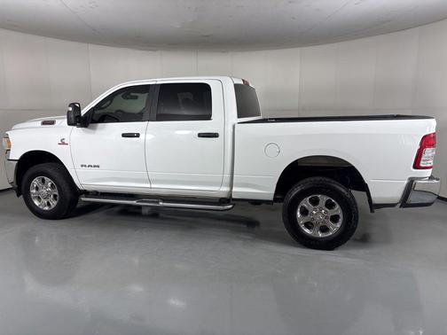Bright White Clearcoat 2023 RAM 2500 Big Horn Crew Cab 4x4 6'4' Box