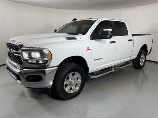 Bright White Clearcoat 2023 RAM 2500 Big Horn Crew Cab 4x4 6'4' Box