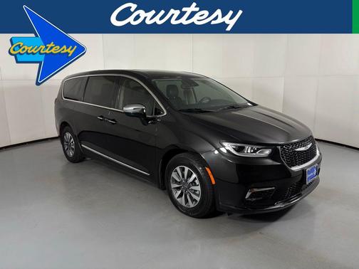 2023 Chrysler Pacifica Hybrid Limited