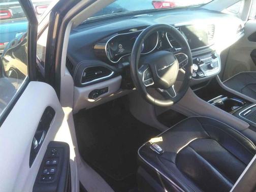 2023 Chrysler Pacifica Hybrid Limited