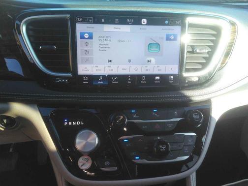 2023 Chrysler Pacifica Hybrid Limited