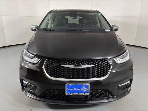 2023 Chrysler Pacifica Hybrid Limited