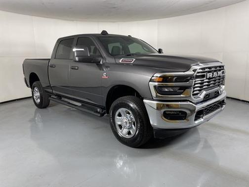 2025 RAM 2500 Tradesman Crew Cab 4x4 6'4' Box