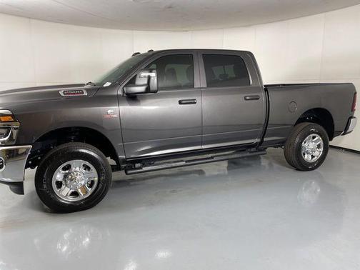 2025 RAM 2500 Tradesman Crew Cab 4x4 6'4' Box
