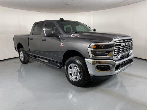 2025 RAM 2500 Tradesman Crew Cab 4x4 6'4' Box