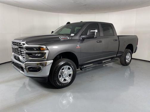 2025 RAM 2500 Tradesman Crew Cab 4x4 6'4' Box