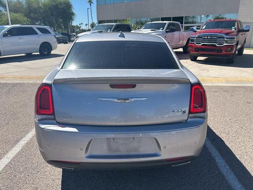 2018 Chrysler 300 S