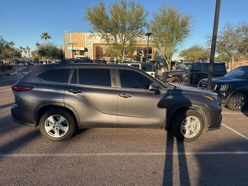 2023 Toyota Highlander LE