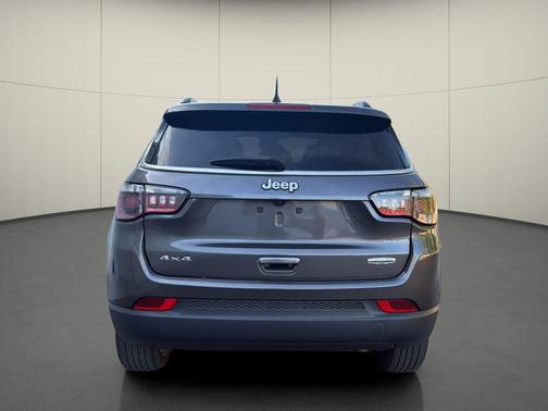 Diamond Black Crystal Pearlcoat 2024 Jeep Compass Latitude