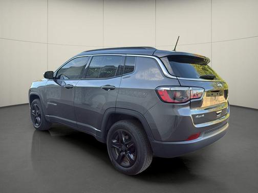 Diamond Black Crystal Pearlcoat 2024 Jeep Compass Latitude