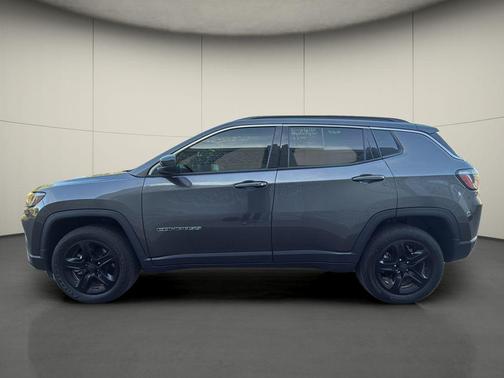 Diamond Black Crystal Pearlcoat 2024 Jeep Compass Latitude