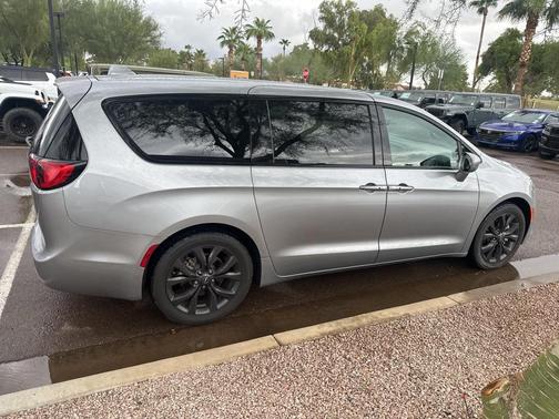 2020 Chrysler Pacifica Touring