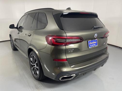 2022 BMW X5 M50i
