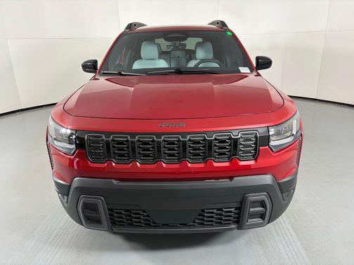 Red Hot Pearlcoat 2026 Jeep Cherokee Laredo 4x4