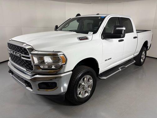 Bright White Clearcoat 2024 RAM 2500 Big Horn Crew Cab 4x4 6'4' Box