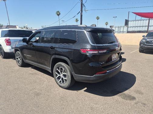 Diamond Black Crystal Pearlcoat 2024 Jeep Grand Cherokee L Limited