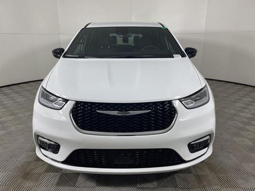 2025 Chrysler Pacifica L