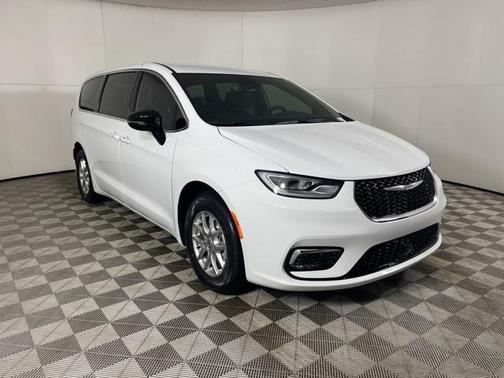 2025 Chrysler Pacifica L