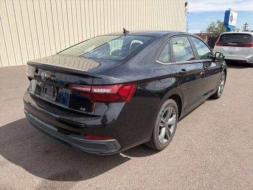 Deep Black Pearl 2024 Volkswagen Jetta 1.5T SE