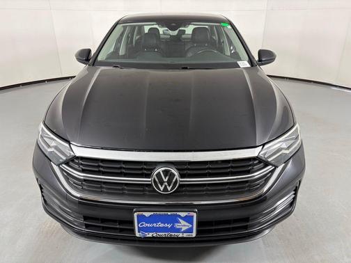 Deep Black Pearl 2024 Volkswagen Jetta 1.5T SE