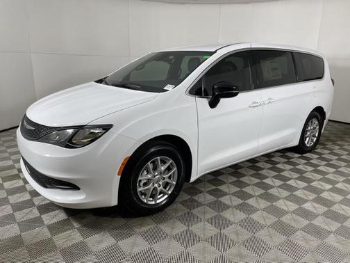 2025 Chrysler Voyager LX