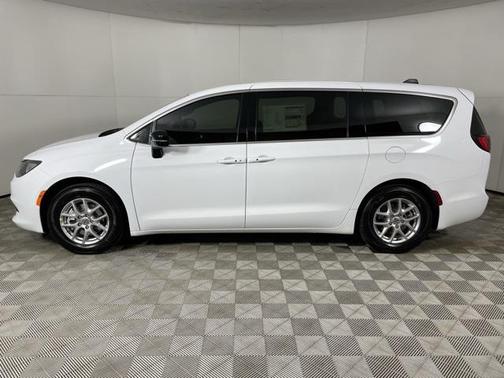 2025 Chrysler Voyager LX