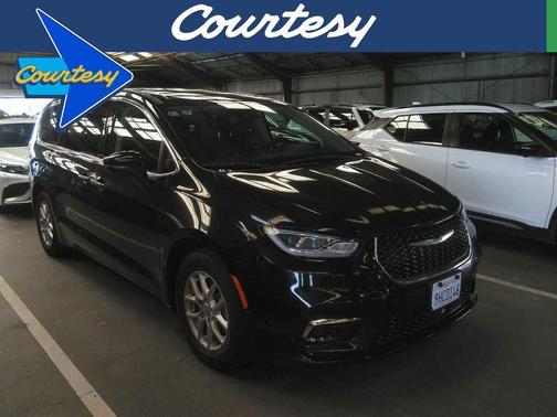 Brilliant Black Crystal Pearlcoat 2023 Chrysler Pacifica Touring L