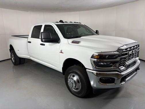 2026 RAM 3500 Tradesman Crew Cab 4x4 8' Box