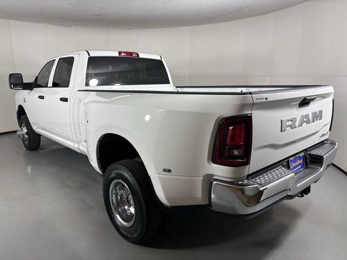 2026 RAM 3500 Tradesman Crew Cab 4x4 8' Box