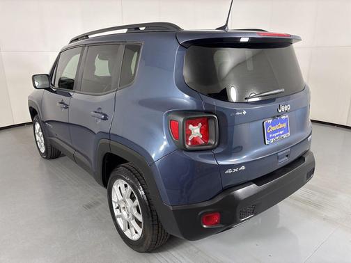 Slate Blue Pearlcoat 2022 Jeep Renegade Latitude