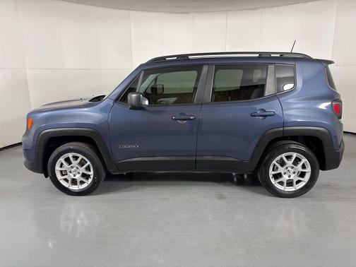 Slate Blue Pearlcoat 2022 Jeep Renegade Latitude