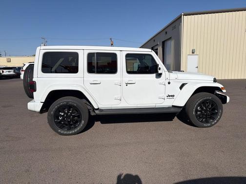 Bright White Clearcoat 2021 Jeep Wrangler Unlimited Sahara