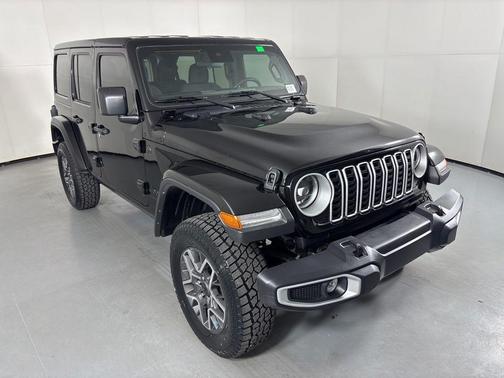 Black Clearcoat 2025 Jeep Wrangler 4-Door Sahara 4x4