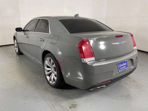 2018 Chrysler 300 Touring