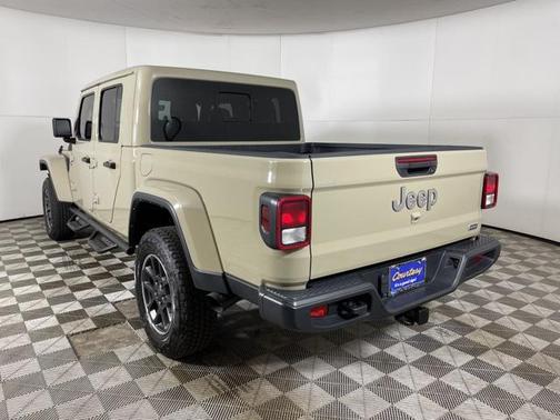 2022 Jeep Gladiator Overland