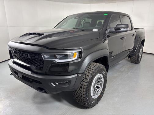 Diamond Black Crystal Pearlcoat 2026 RAM 1500 RHO Crew Cab 4x4 5'7' Box