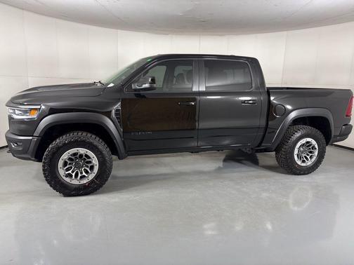 Diamond Black Crystal Pearlcoat 2026 RAM 1500 RHO Crew Cab 4x4 5'7' Box