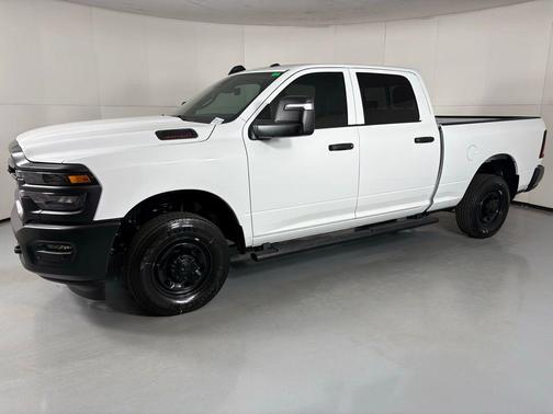 2026 RAM 2500 Tradesman Crew Cab 4x2 6'4' Box