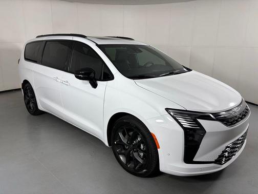 bright white clearcoat 2027 Chrysler Pacifica Limited