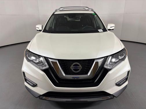 Pearl White 2017 Nissan Rogue SL